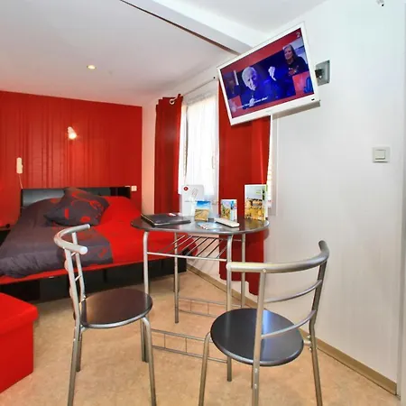 Pensión L'auberge Le Marais 2*
